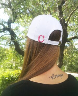 Cappello con visiera con iniziali