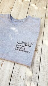 felpa personalizzata con frase scritta a mano – emozioni da indossare