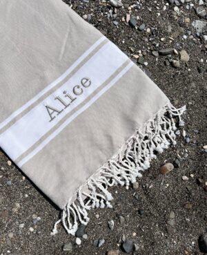 Telo mare ricamato con nome